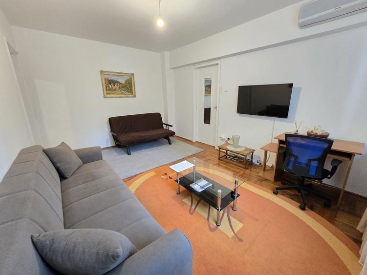 Apartament cu 3 camere semidecomandat, mobilat în Crângași
