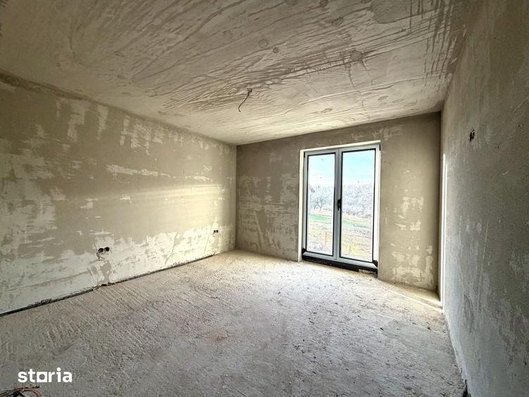 Casă cu 5 camere cu Teren 250 Mp în Central