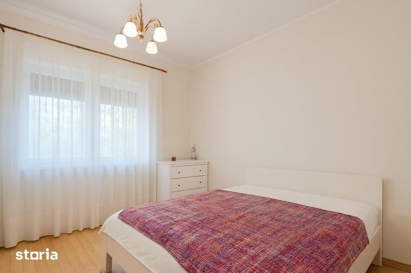 Casă cu 9 camere cu Teren 4500 Mp în Central