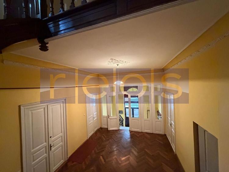 Apartament cu 5 camere, mobilat în Calea Victoriei