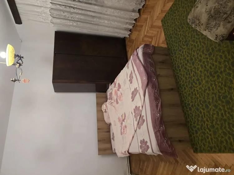 Apartament cu 3 camere decomandat în 1 Mai