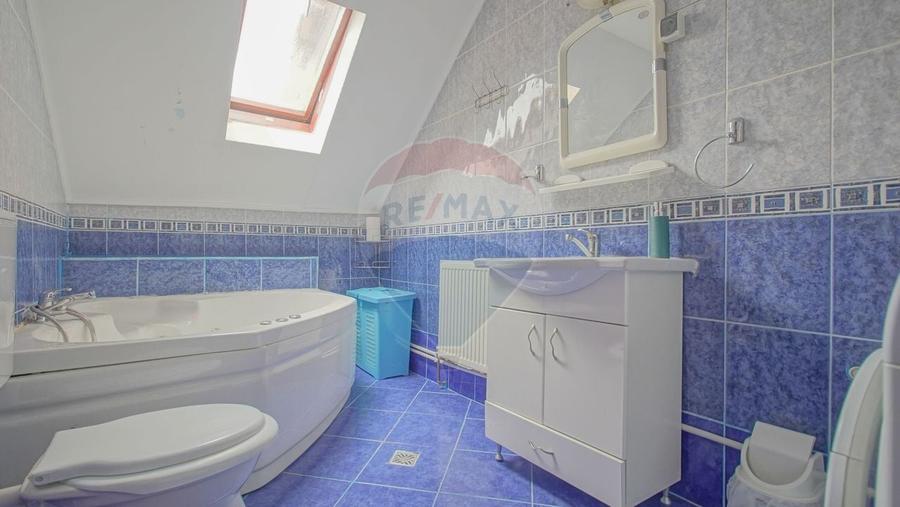 Casă individuală cu 7 camere cu Teren 800 Mp în Purcăreni