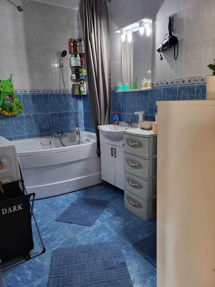 Apartament cu 2 camere semidecomandat în Florești