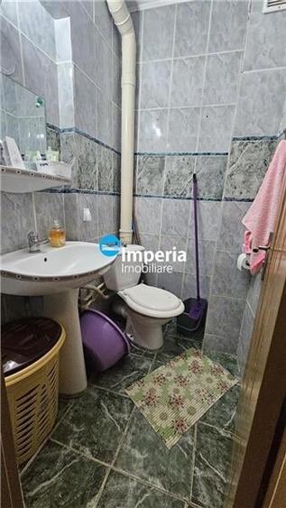 Apartament cu 3 camere decomandat, mobilat în Frumoasa