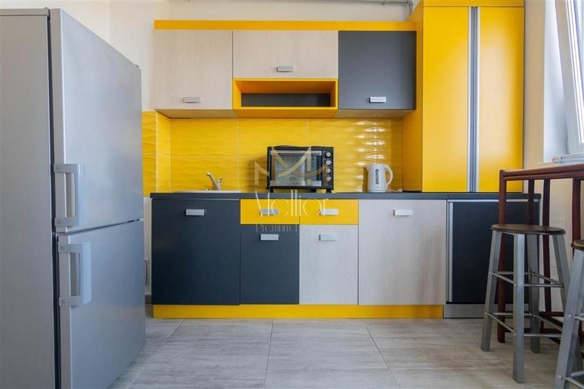 Apartament cu 3 camere semidecomandat în Andrei Mureșanu