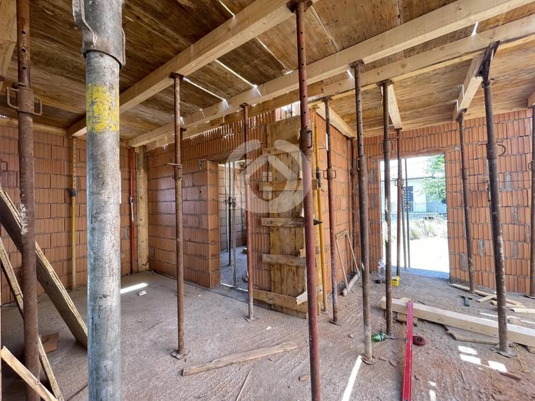 Casă individuală cu 5 camere cu Canalizare în Exterior Est