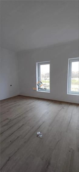 Casă cu 2 camere cu Teren 700 Mp în Variaș