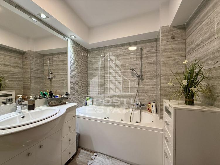 Apartament cu 3 camere decomandat, mobilat în Central