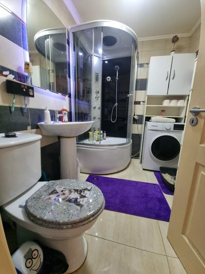 Apartament cu 3 camere în Berceni