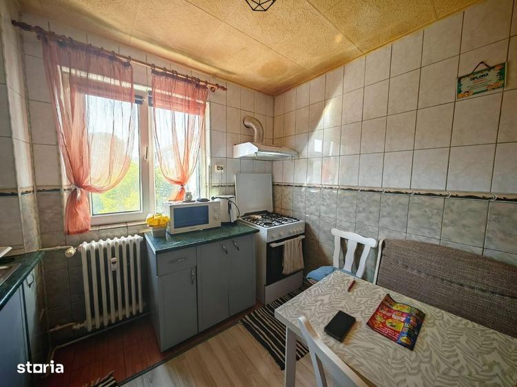 Apartament cu 3 camere semidecomandat în Valea Rosie