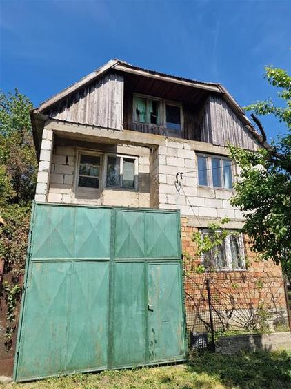 Casă cu 3 camere cu Teren 542 Mp în Sântion