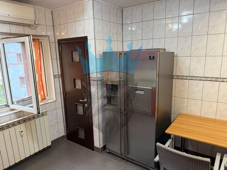 Apartament cu 3 camere decomandat, mobilat în Sebastian