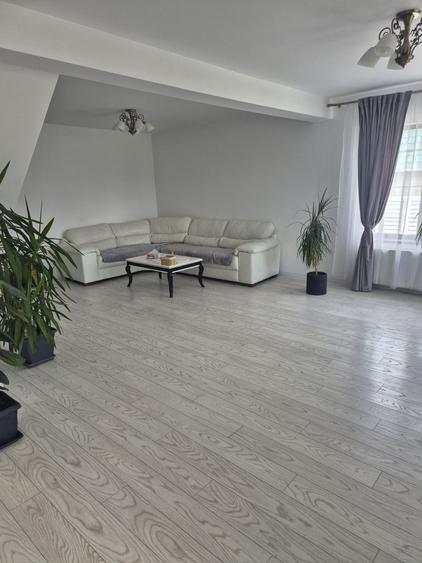 Casă cu 4 camere în Cobadin