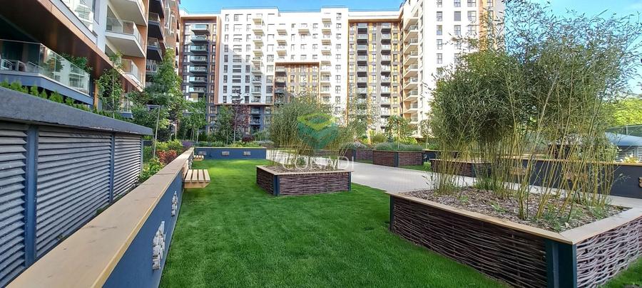 Apartament cu 3 camere semidecomandat în P-ta Presei Libere