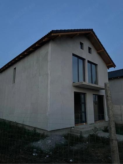 Casă cu Teren 301 Mp în Central