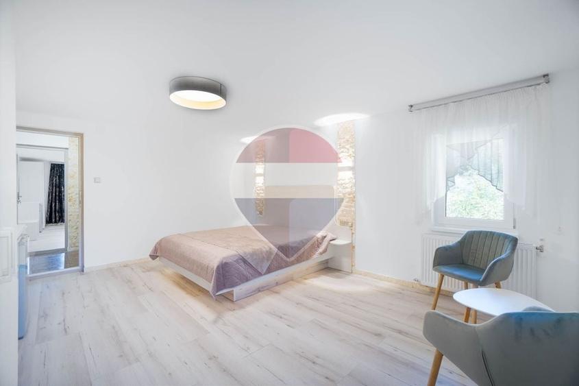 Hotel/Pensiune, de 377.5 mp, în Plaiul Foii