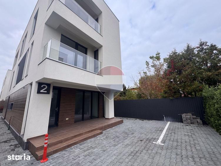 Casă cu 6 camere cu Teren 570 Mp în Central