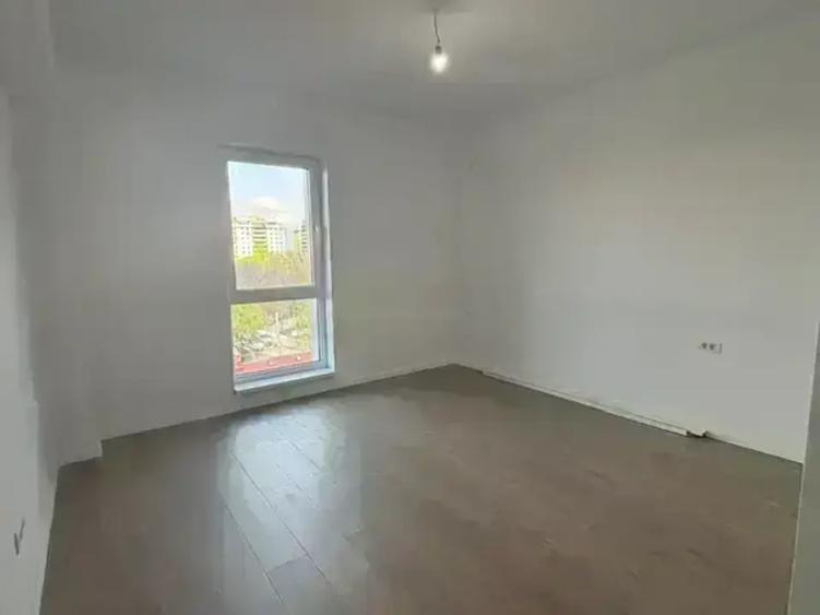 Penthouse cu 3 camere decomandat în Berceni