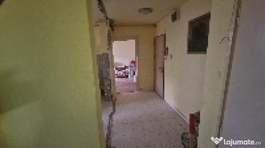 Apartament cu 2 camere decomandat în Soarelui