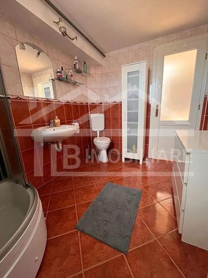 Apartament cu 3 camere semidecomandat în Ultracentral