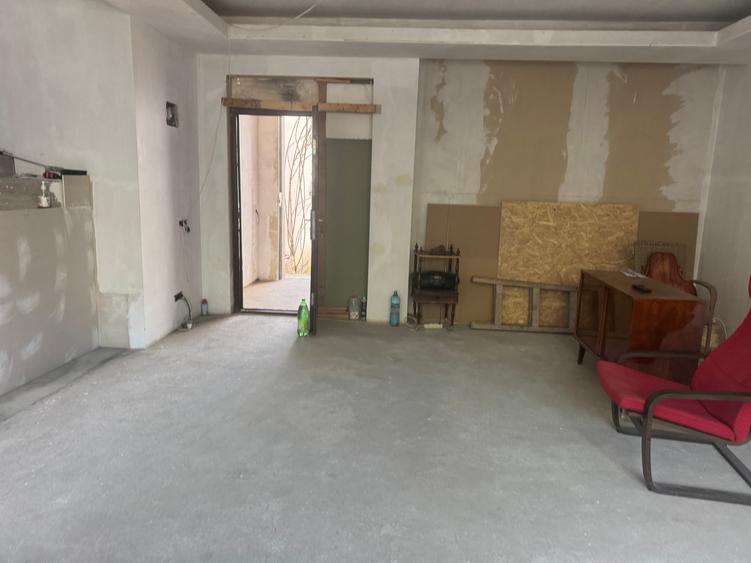 Casă individuală cu 4 camere cu Canalizare în Trocadero