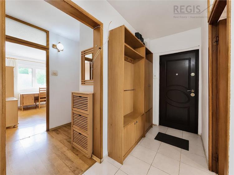 Apartament cu 4 camere decomandat în Sud
