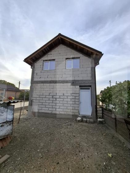 Casă cu 4 camere cu Teren 582 Mp în Teslui