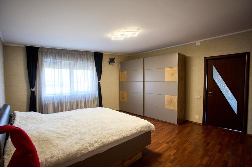 Casă individuală cu 5 camere cu Teren 200 Mp în Industriilor