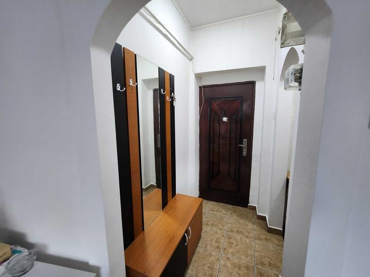 Garsonieră decomandată în Central