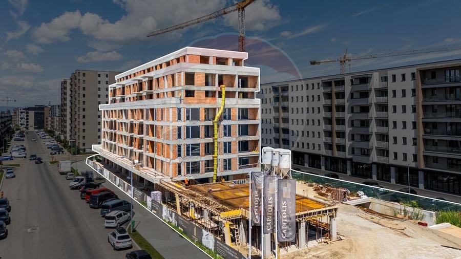 Apartament cu 3 camere semidecomandat în Tractorul