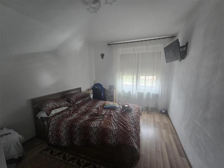 Casă individuală cu 5 camere cu Teren 2000 Mp în Recea