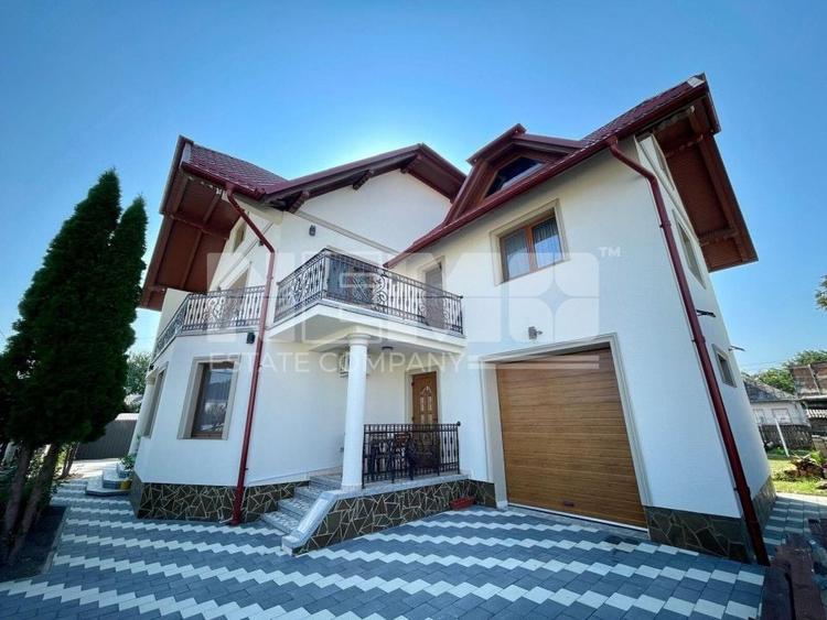 Casă individuală cu 11 camere cu Canalizare în Est