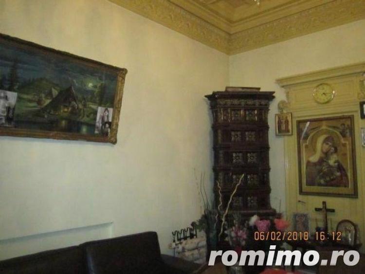 Casă cu 14 camere cu Teren 550 Mp în Romană