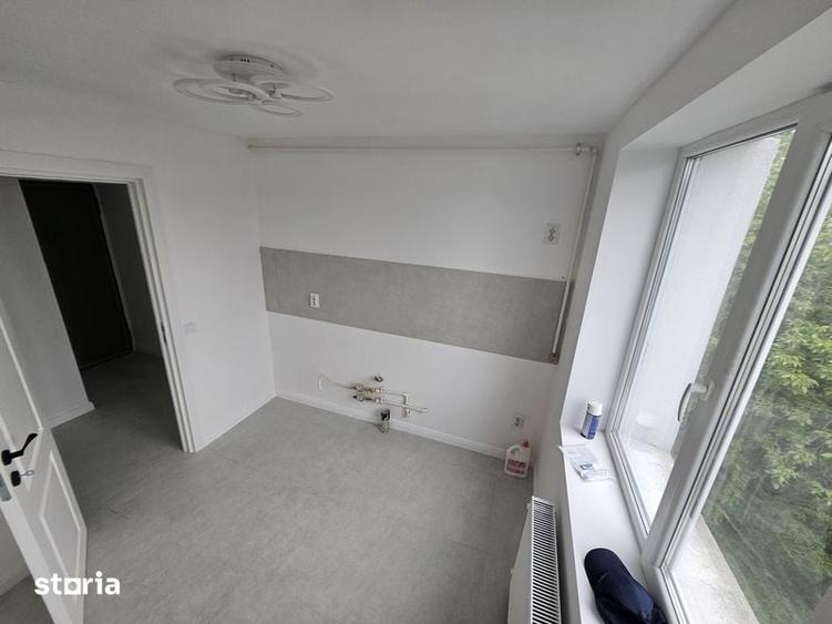 Apartament cu 3 camere semidecomandat în Cina