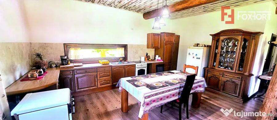 Casă cu 7 camere cu Teren 3714 Mp în Central