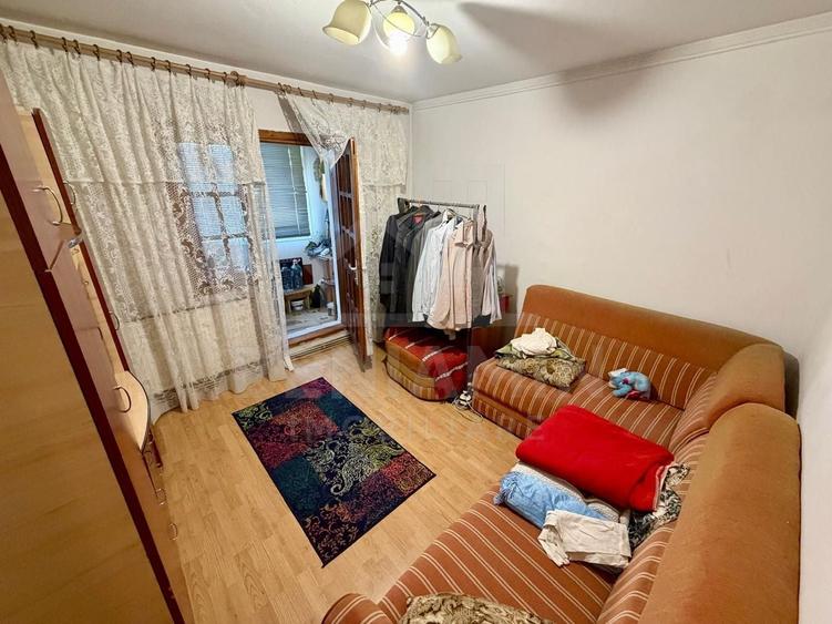 4 camere decomandate - Craiovita Noua - etaj 2 cu 2 bai - bloc 1982 - - 12