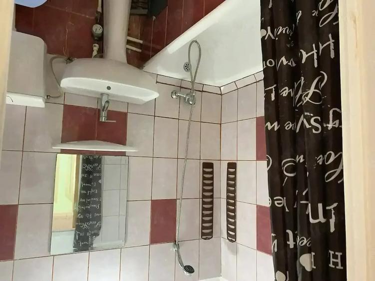 Apartament cu 3 camere decomandat în Apărătorii Patriei