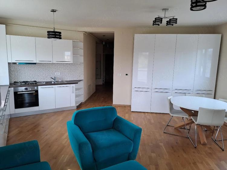 Apartament cu 3 camere semidecomandat, mobilat în Aradului