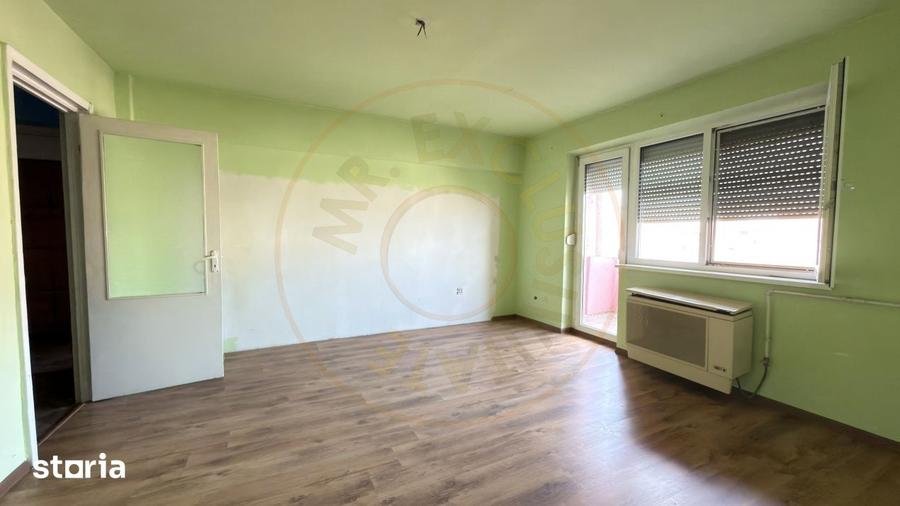 Apartament cu 4 camere semidecomandat în Central
