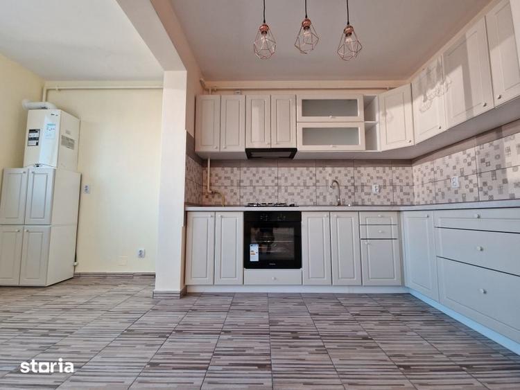 Apartament cu 3 camere semidecomandat în Florești