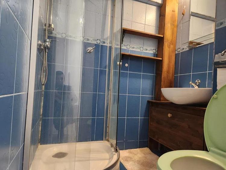 Garsonieră decomandată, mobilată în Podu Roș