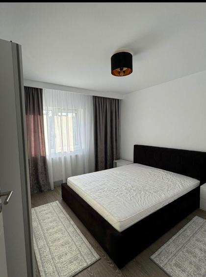 Apartament cu 3 camere decomandat în Exterior Vest