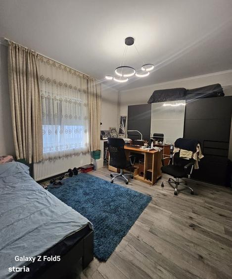 Casă cu 4 camere cu Teren 240 Mp în Central