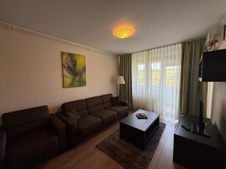 Apartament cu 3 camere în Cetate