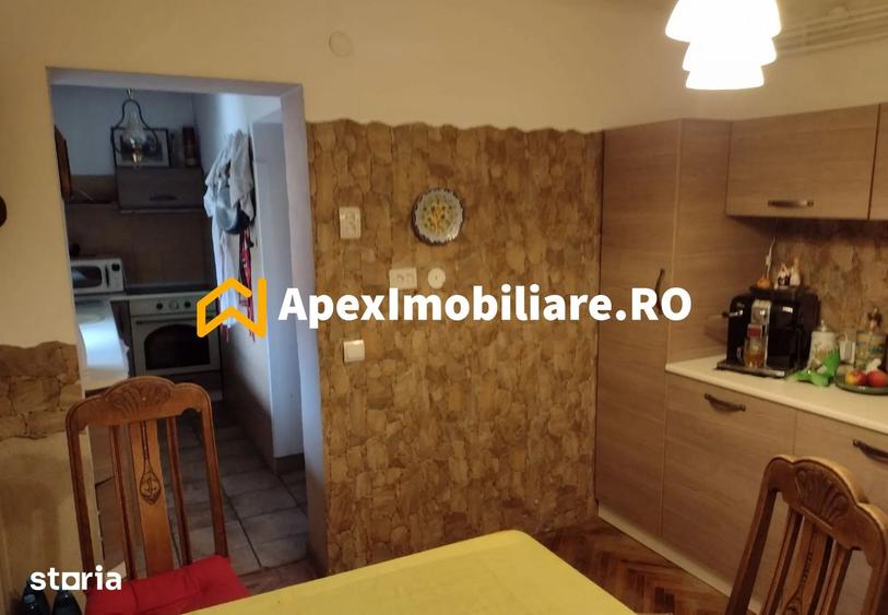 Apartament cu 4 camere semidecomandat în Cotroceni