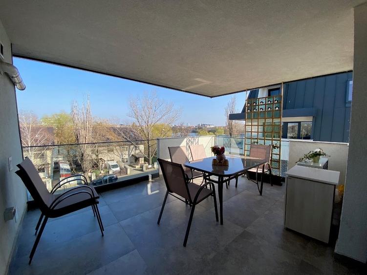 Apartament cu 4 camere în P-ta Presei Libere