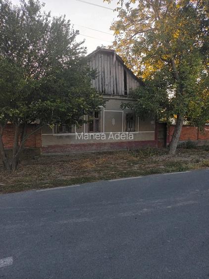 Casă cu 4 camere cu Teren 800 Mp în Sânmartin