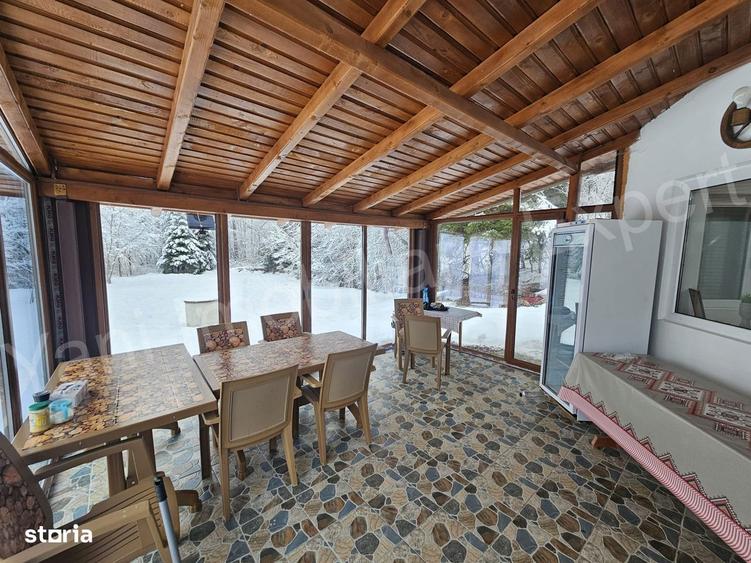 Casă cu 4 camere cu Teren 1435 Mp în Bradu