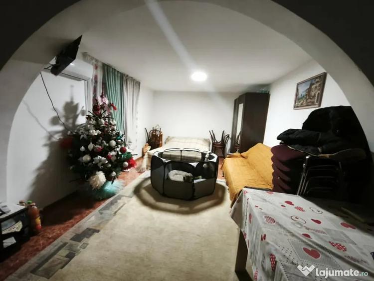 Casă cu 3 camere cu Teren 900 Mp în Central