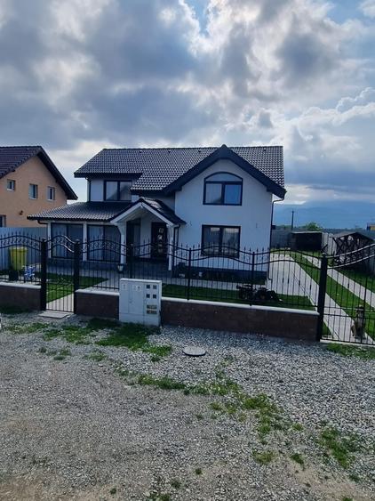 Casă cu 4 camere în Vulcan